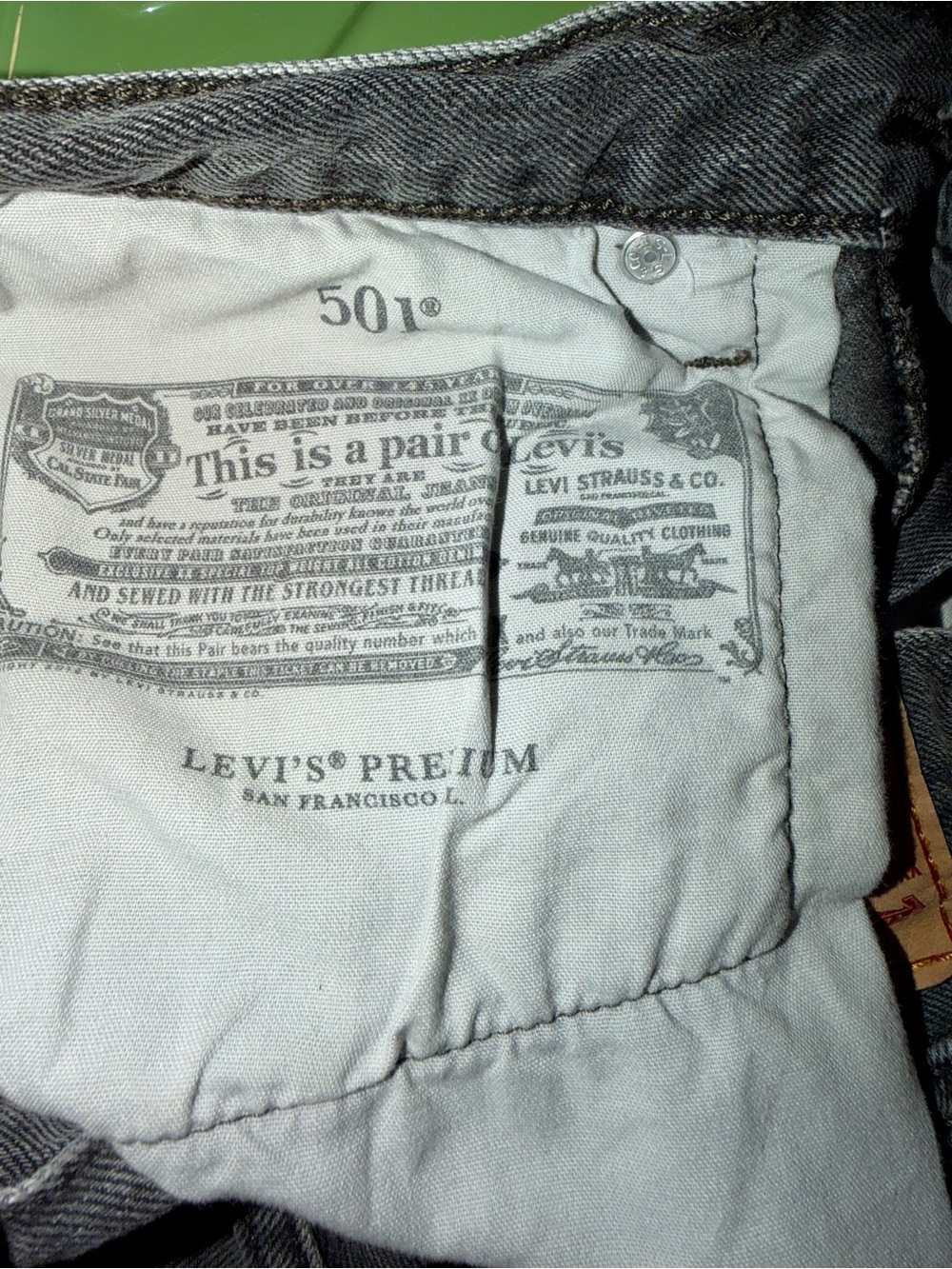 Levi's Black Cropped Straight-Leg Jeans with Frayed Hem - Picture 3 of 9